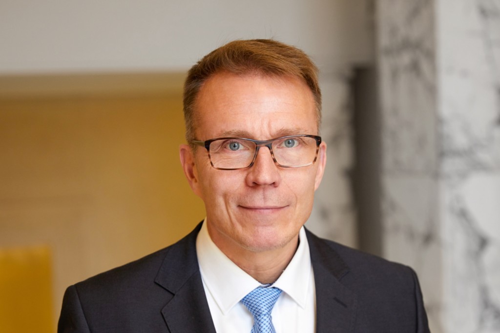 Jukka Kopra: Olen isä, yrittäjä ja poliitikko. Perheeseeni kuuluvat vaimoni Anu ja meillä on neljä lasta.