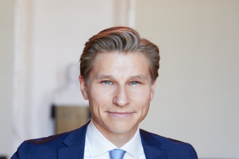Antti Häkkänen: 38-vuotias perheenisä, lakimies, reserviupseeri,Kokoomuksen varapuheenjohtaja, kansanedustaja, lakimies